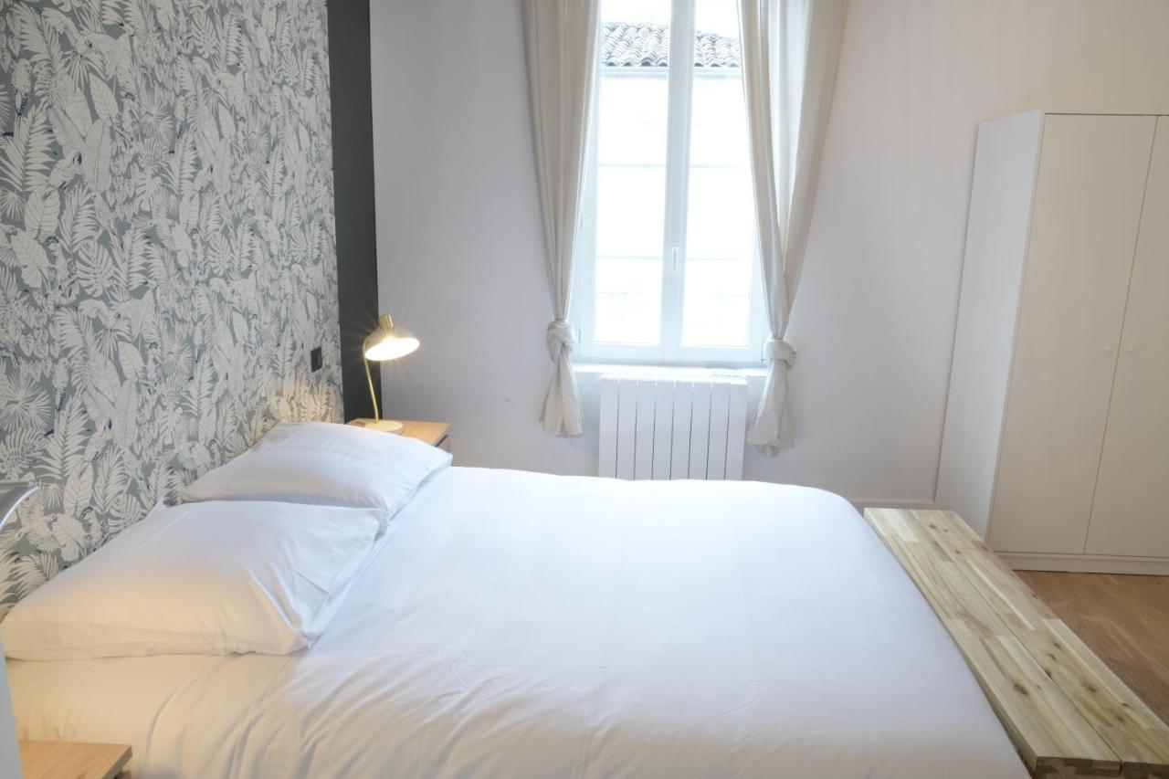 T3 De Charme Situe En Hyper Centre Avec Wifi, Linge, Draps, Savons Et Serviettes Fournis Cognac Szoba fotó