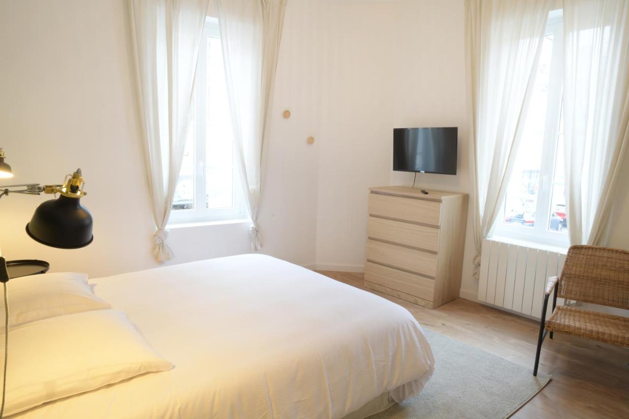 T3 De Charme Situe En Hyper Centre Avec Wifi, Linge, Draps, Savons Et Serviettes Fournis Cognac Szoba fotó