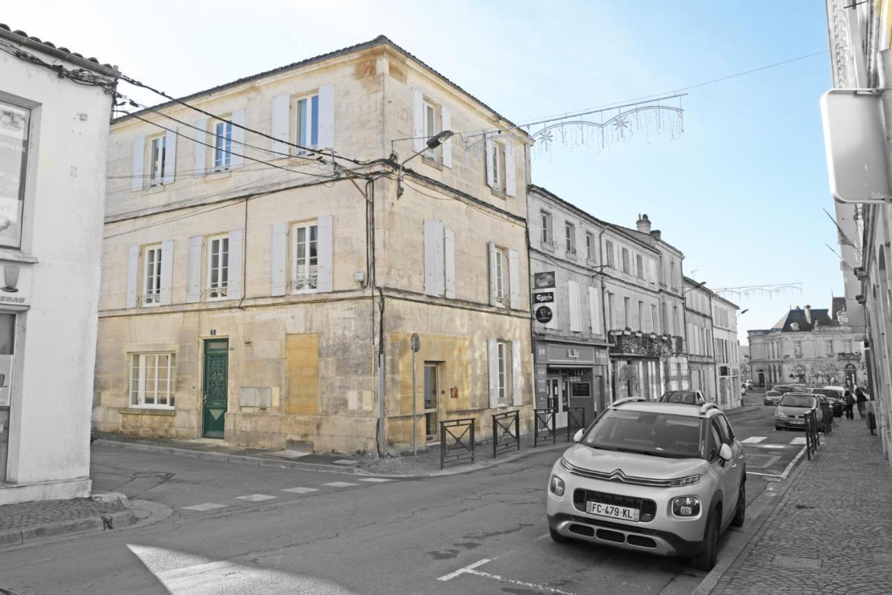 T3 De Charme Situe En Hyper Centre Avec Wifi, Linge, Draps, Savons Et Serviettes Fournis Cognac Kültér fotó